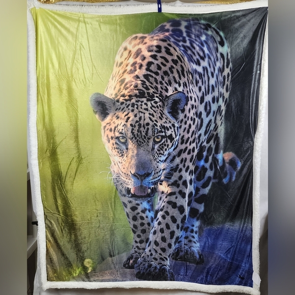 New Leopard Sherpa Throw - Picture 2 of 5